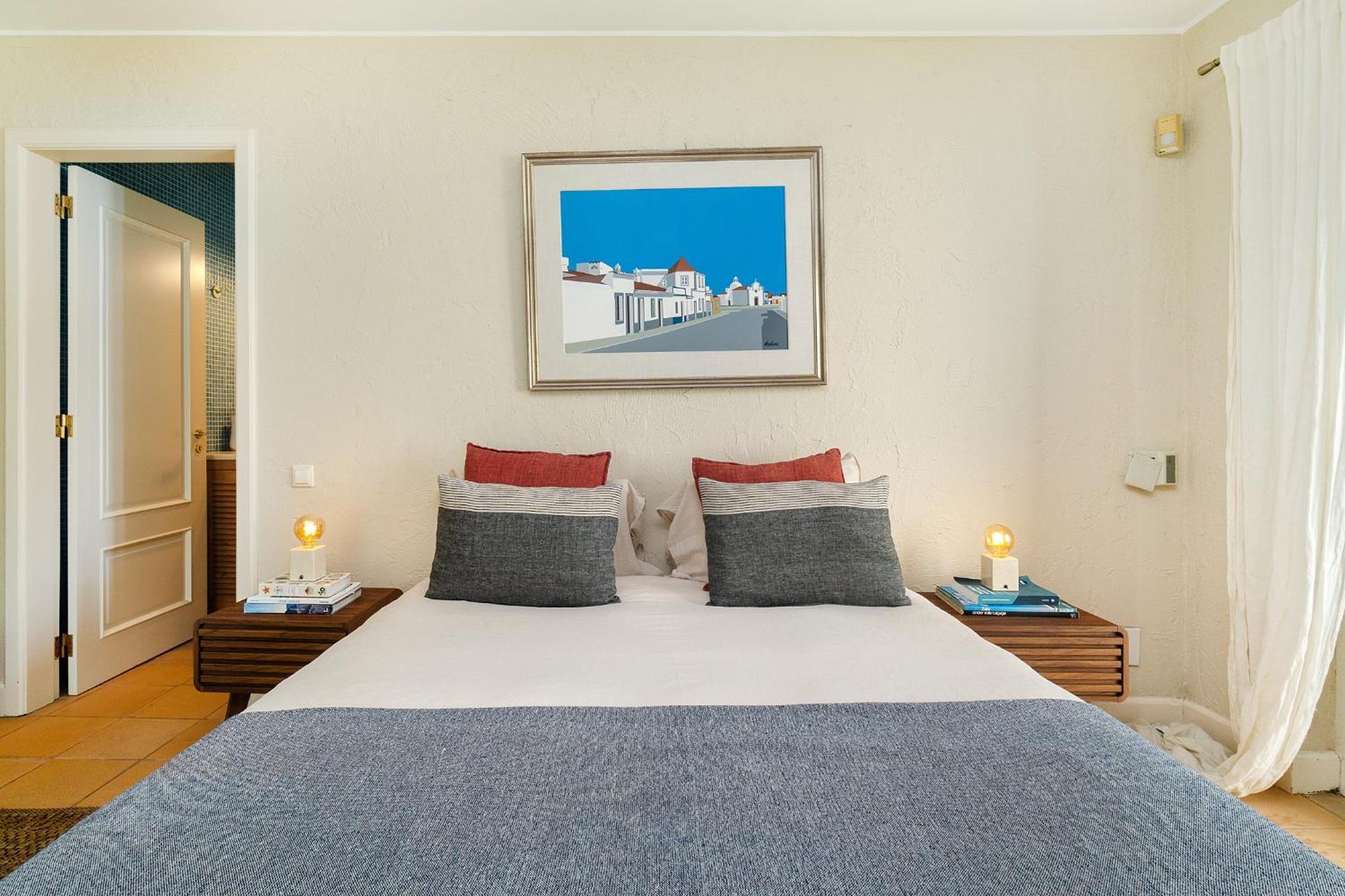Whome With Shared Garden & Pool Holiday home *