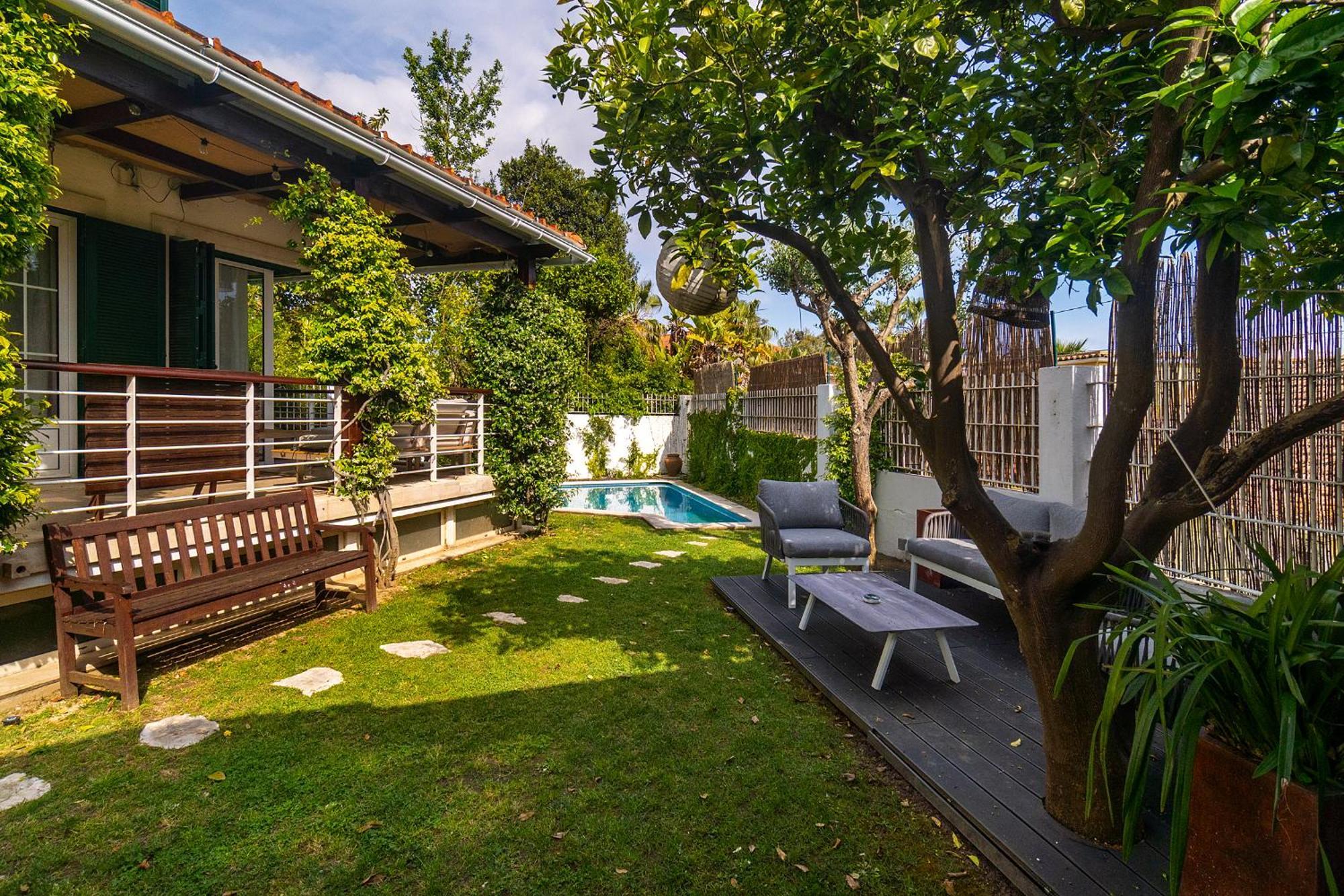 Whome With Shared Garden & Pool Holiday home *