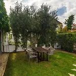Whome Lisbon Guesthouse With Shared Garden & Pool