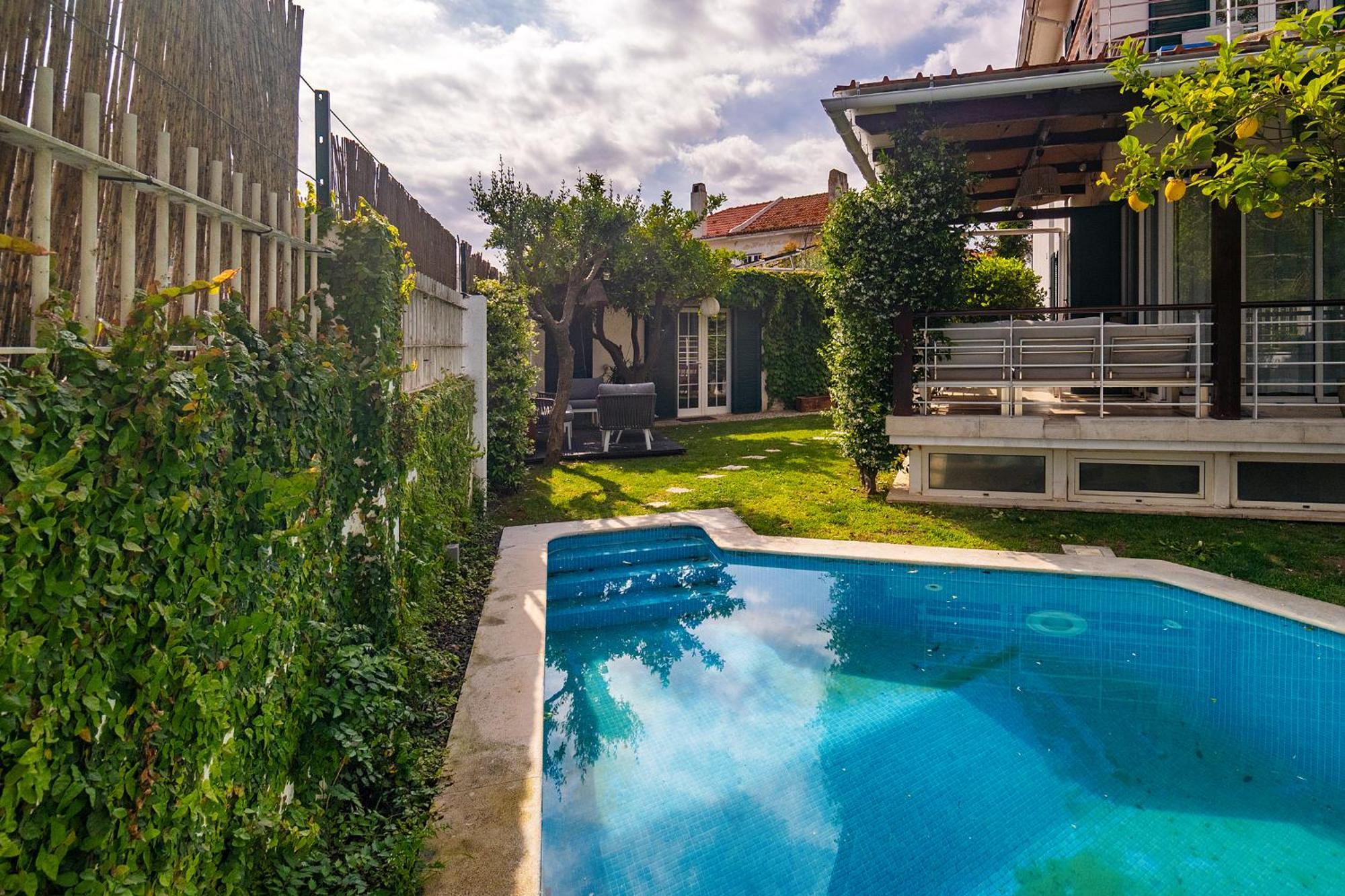 Whome With Shared Garden & Pool Casa de Férias *