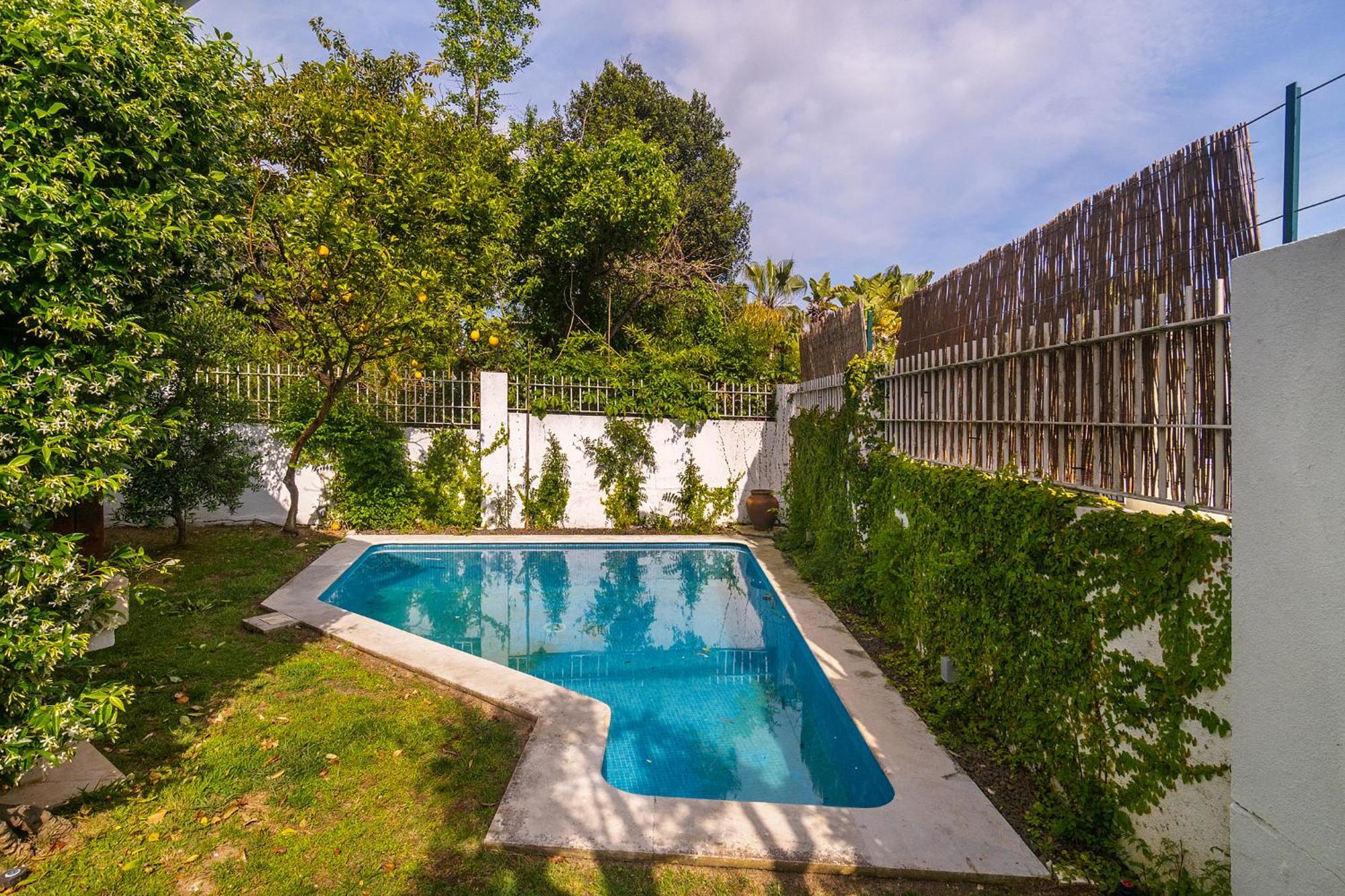 Whome With Shared Garden & Pool