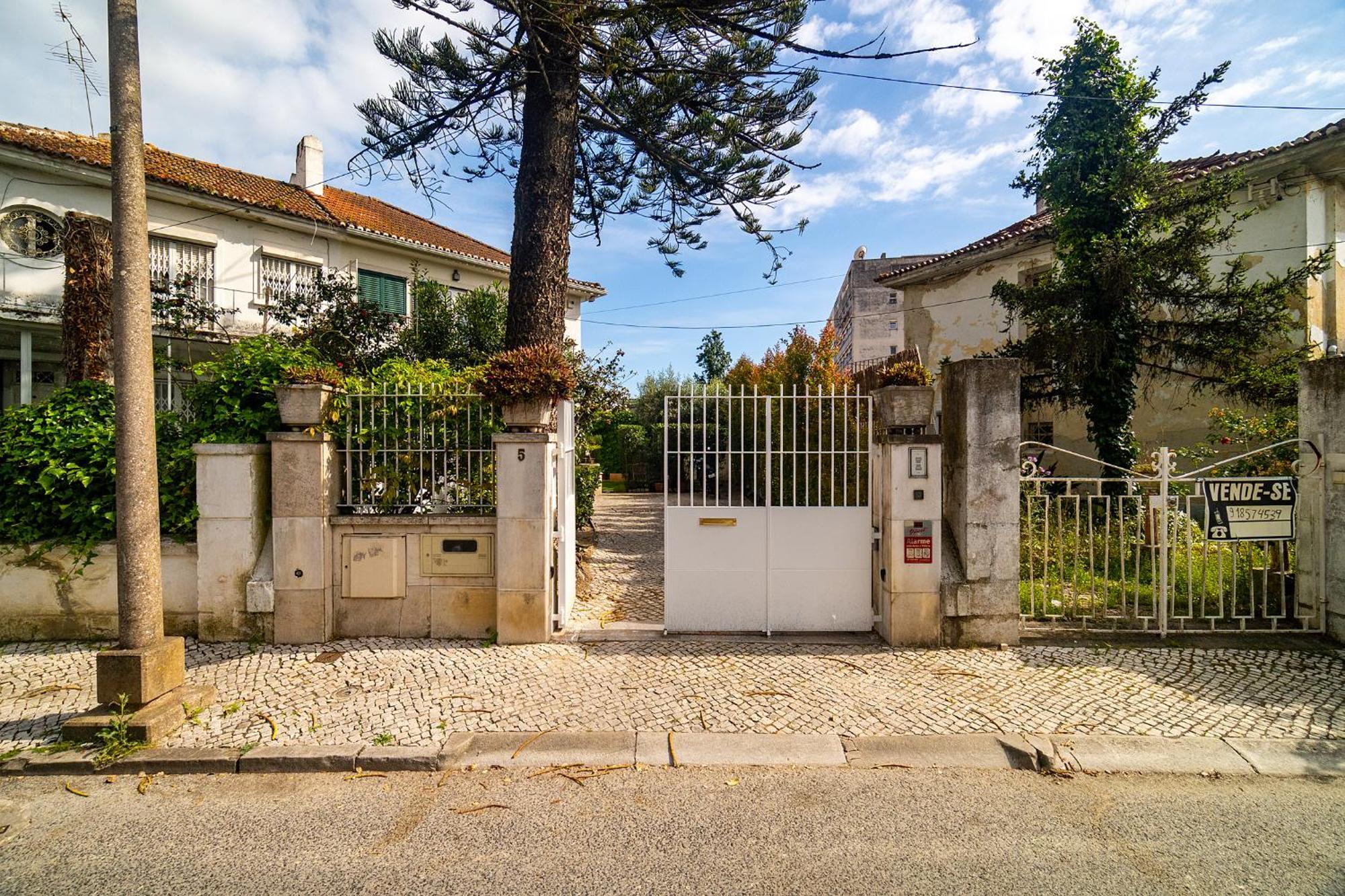 Whome With Shared Garden & Pool Casa de Férias